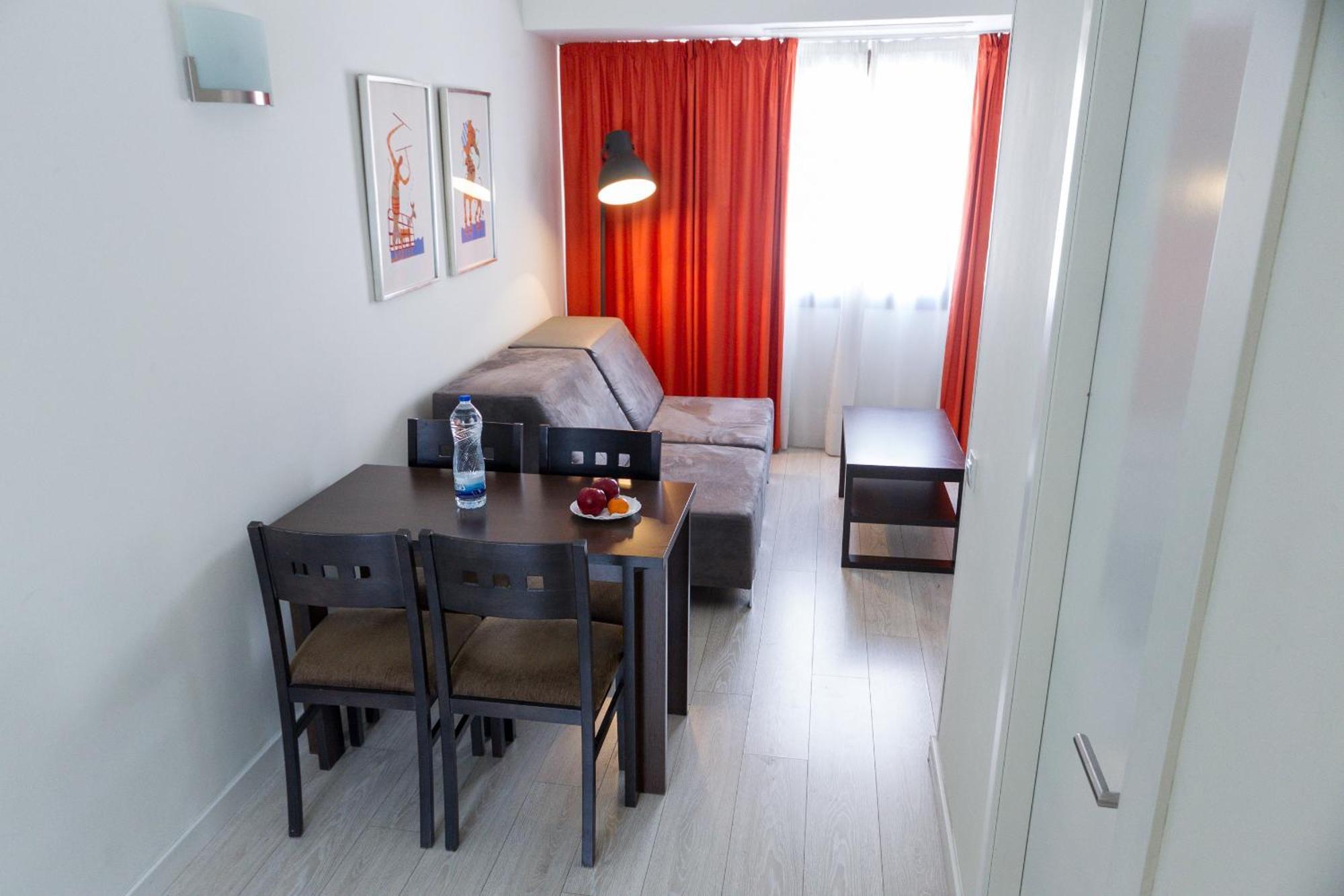 Apartamentos Recoletos Мадрид Екстер'єр фото